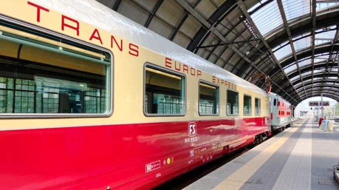 esterno carrozza Trans Europe Express - ph regione lombardia