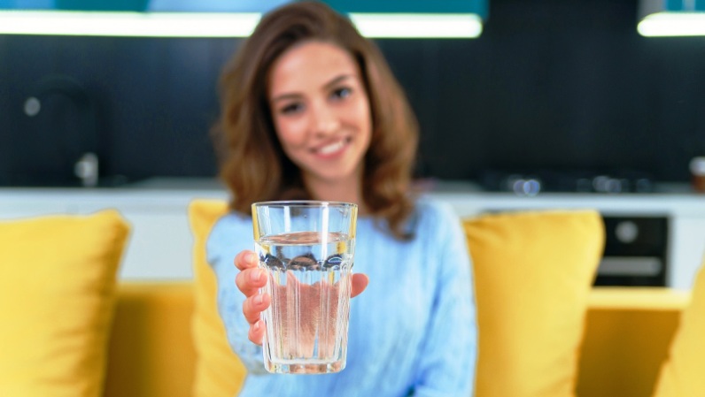 Acqua liscia o gassata: cosa preferiscono i napoletani?