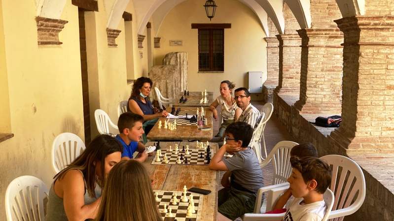 scacchi al chiostro