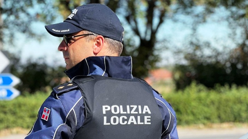 La Polizia locale delle Alpi del mare scopre una truffa sulle assicurazioni e chiede l’oscuramento del sito internet di una società con sede a Casoria