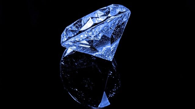 diamante nero Foto di PublicDomainPictures da Pixabay