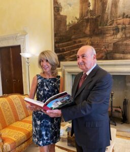 L'Amb. d'Irlanda Patricia O'Brien con l'Amb. Gaetano Cortese