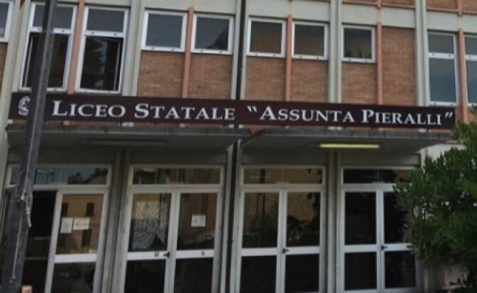 perugia cambio alla guida del liceo pieralli il saluto della preside simona zoncheddu e l arrivo del prof andrea agostini