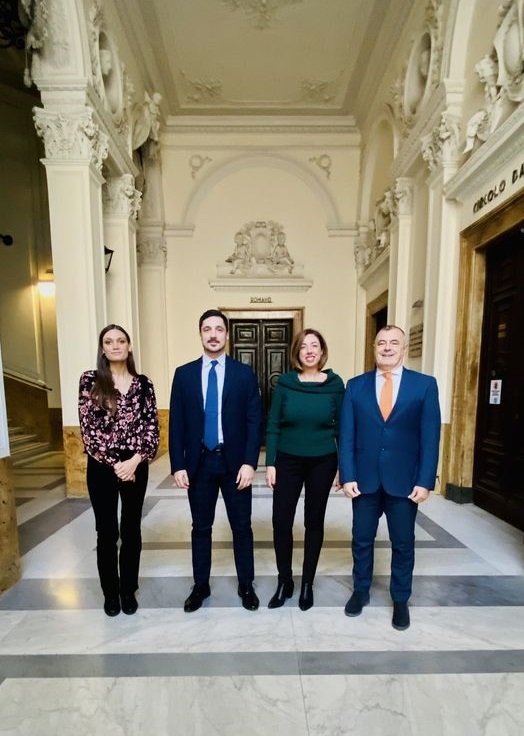 Lo staff di Gallery Broker presso la sede di Napoli