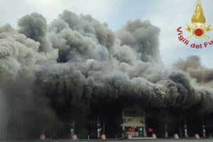 fiamme a Malagrotta ph Vigili del Fuoco
