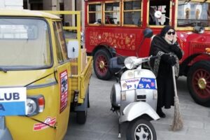 Befana Vigile Urbano e Vespa Club ph Comune Pisa