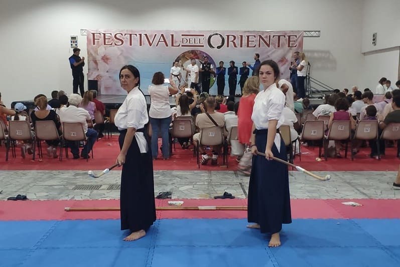 Esibizione di naginata al Festival dell'Oriente di Napoli