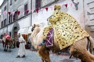 Presepe vivente di Tarquinia, i re magi a dorso di cammello