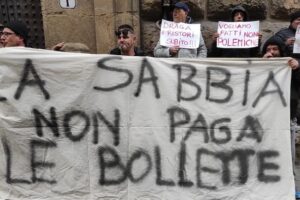 Viareggio protesta consiglio regionale