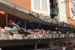 crollo balcone a Castel di Leva ph Vigili del Fuoco