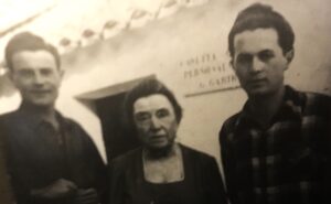 Bruno e Omero Sabatini a Caprera con donna Clelia, figlia di Giuseppe Garibaldi