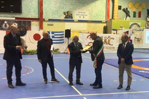 Crotone Menzione speciale al maestro di Karate Enzo Migliarese