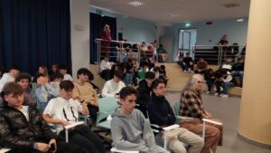 L'Aula Magna "Aldo Cannata" dell'IISS "Valentini-Majorana" gremita da discenti e pubblico.
