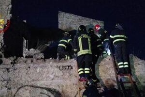 palazzina crollata a Nuoro ph Vigili del Fuoco