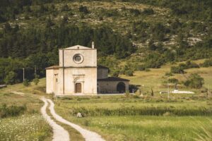 Caporciano AQ Santa Maria dei Cintorelli, sul Tratturo Magno