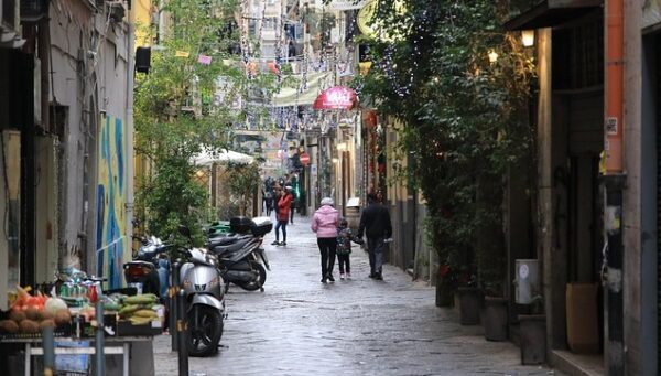 Chiaia, il cuore elegante di Napoli tra storia, arte e gusto senza tempo Chiaia, il cuore elegante di Napoli tra storia, arte e gusto senza tempo