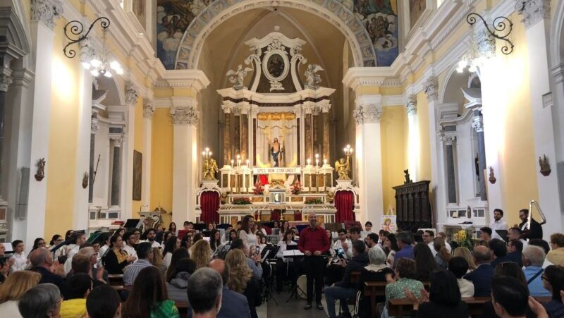 Successo per il tributo a Rachele: Vibo si emoziona con la musica del cuore Successo per il tributo a Rachele: Vibo si emoziona con la musica del cuore