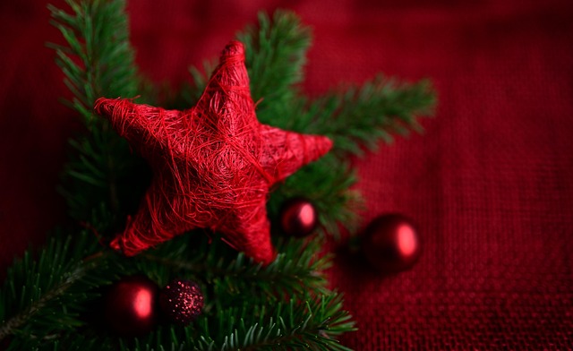 Il Santo Natale a Napoli tra fede, folklore e tradizione popolare Il Santo Natale a Napoli tra fede, folklore e tradizione popolare
