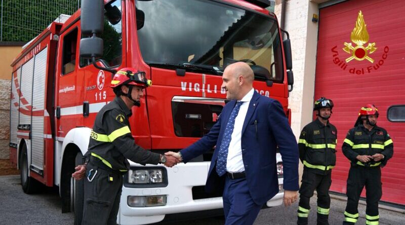 Assisi. Visita del Sottosegretario Prisco al Distaccamento dei Vigili del Fuoco Assisi. Visita del Sottosegretario Prisco al Distaccamento dei Vigili del Fuoco