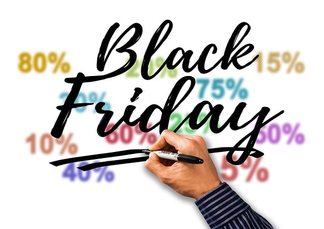 Black Friday a Napoli: shopping, tradizione e nuove tendenze tra le vie dello shopping partenopeo