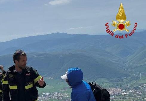 Escursionista disperso ritrovato sui Monti Sibillini: provvidenziale l’intervento dei Vigili del Fuoco Escursionista disperso ritrovato sui Monti Sibillini: provvidenziale l’intervento dei Vigili del Fuoco