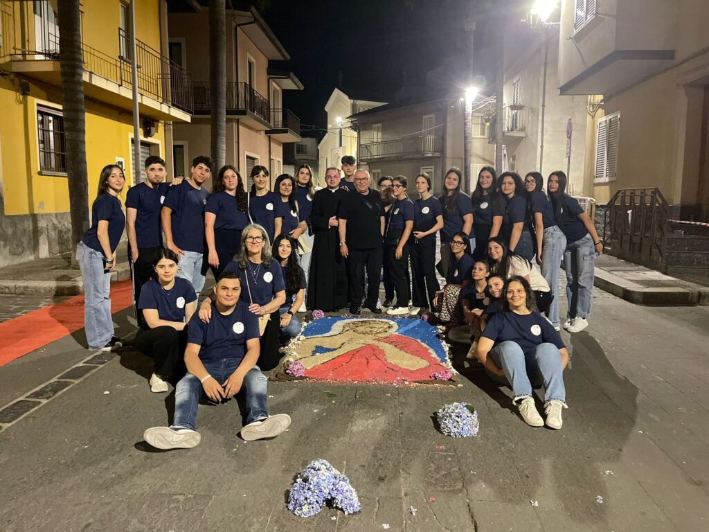 Melicucco – 2° edizione dell’Infiorata nella festa del Corpus Domini Melicucco – 2° edizione dell’Infiorata nella festa del Corpus Domini