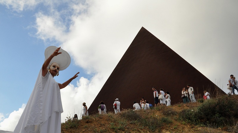 Torna il Rito della Luce alla Piramide 38° Parallelo: due giorni tra arte, spiritualità e paesaggi mozzafiato Torna il Rito della Luce alla Piramide 38° Parallelo: due giorni tra arte, spiritualità e paesaggi mozzafiato