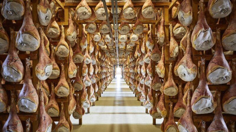 Il Consorzio del Prosciutto di San Daniele lancia una nuova campagna triennale per promuovere la sostenibilità DOP in Europa Il Consorzio del Prosciutto di San Daniele lancia una nuova campagna triennale per promuovere la sostenibilità DOP in Europa