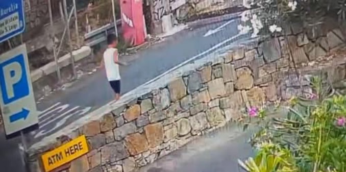 Ventimiglia, lieto fine per il piccolo Allen Bernard Ganao: ritrovato vivo dopo 36 ore di angoscia nei boschi di Latte Ventimiglia, lieto fine per il piccolo Allen Bernard Ganao: ritrovato vivo dopo 36 ore di angoscia nei boschi di Latte