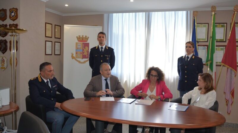 Vibo Valentia. Rinnovato il protocollo tra Questura e Centro Antiviolenza: nasce la prima casa emergenziale in Calabria Vibo Valentia. Rinnovato il protocollo tra Questura e Centro Antiviolenza: nasce la prima casa emergenziale in Calabria