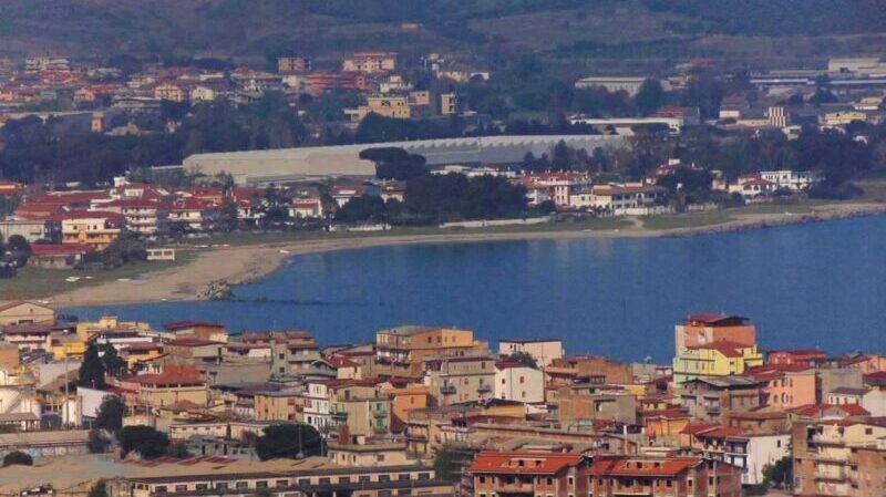 Cinquant’anni di promesse e silenzi: il Pennello di Vibo Marina attende giustizia