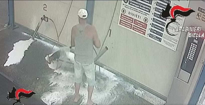 biella lava il cane nell8217autolavaggio denunciato un 57enne per maltrattamento di animali