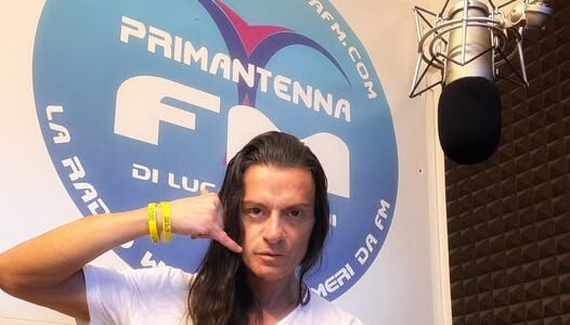 perugia simone mone ferroni approda a primantenna fm con tormentoni un8217ora di musica e intrattenimento ogni mercoled236