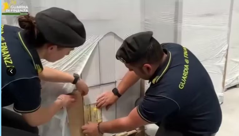a cassino scoperta in un bunker la pi249 grande fabbrica clandestina di sigarette in italia