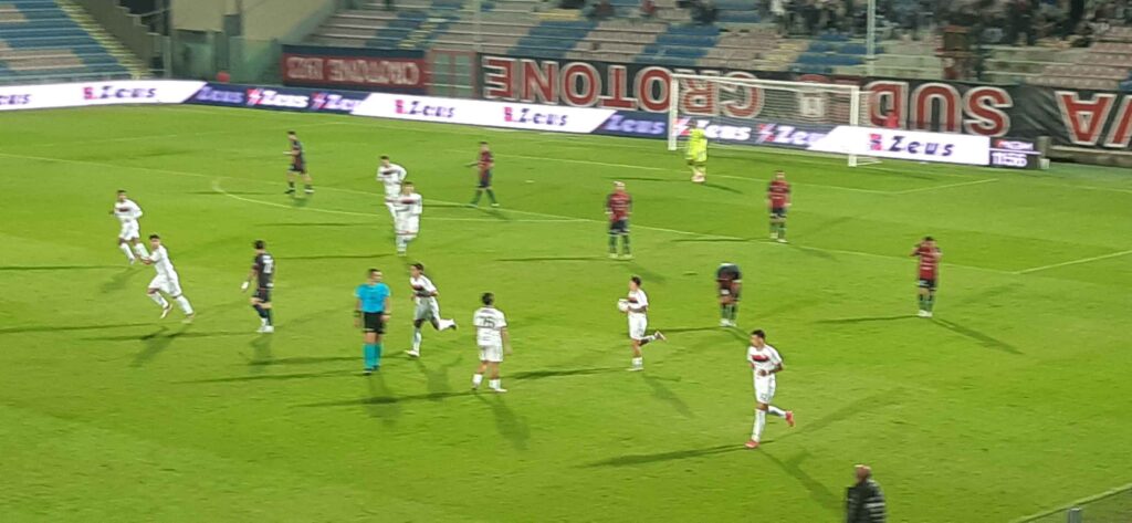 Coppa Italia Lega Pro secondo turno il Crotone accede agli ottavi grazie al rigore realizzato da Gomez al Foggia
