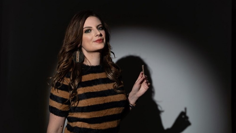 “Up and Down” è il nuovo singolo di Ornella Sabia “Up and Down” è il nuovo singolo di Ornella Sabia