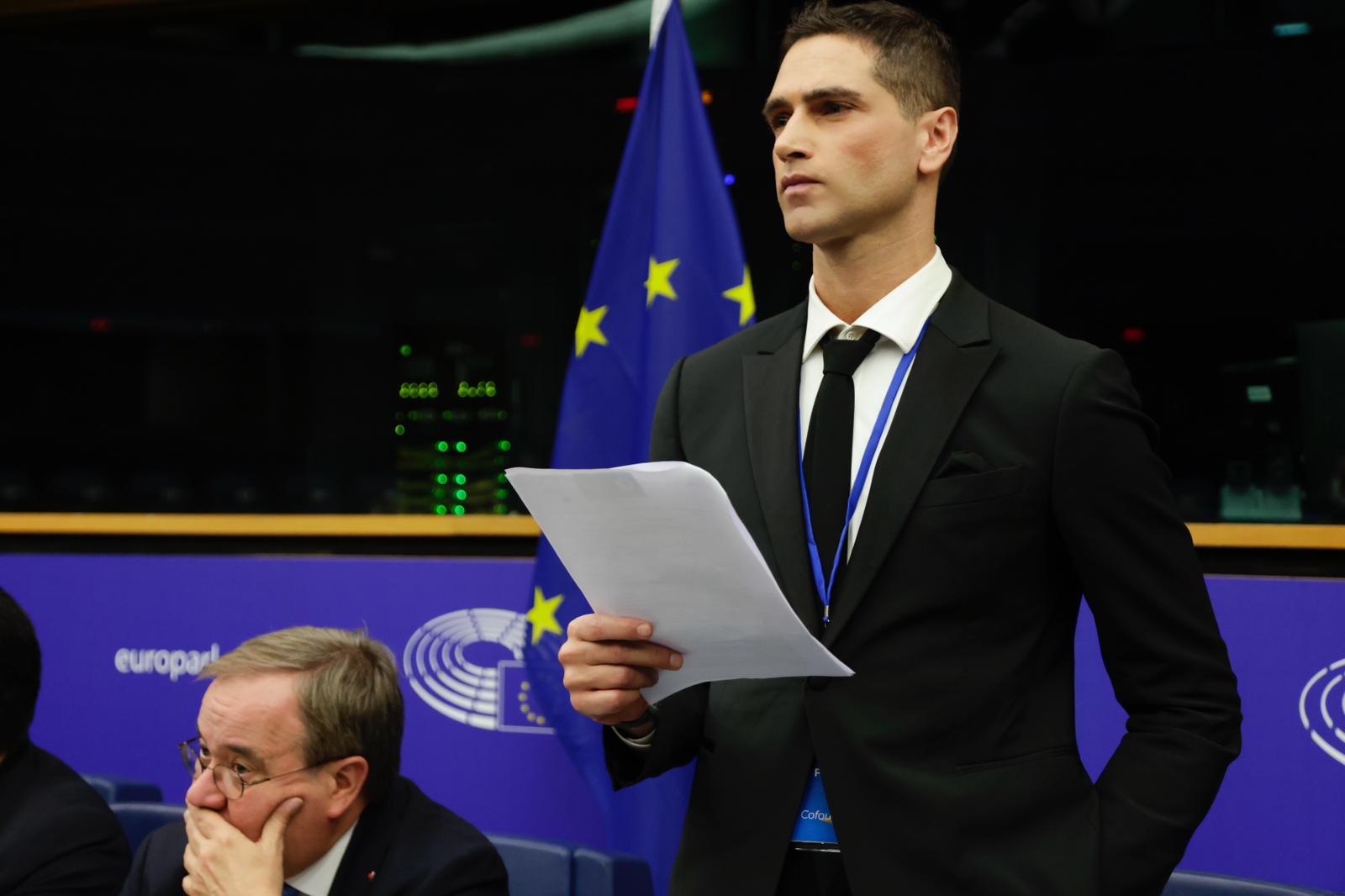 Il supermodello Fabio Mancini chiamato a leggere la Dichiarazione di Strasburgo nella Founding Assembly of Europa Power Initiative al Parlamento Europeo