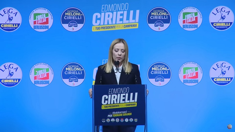 Meloni a Napoli per Cirielli: “Campania non deve chiedere scusa, merita una classe politica all’altezza della sua storia” Meloni a Napoli per Cirielli: “Campania non deve chiedere scusa, merita una classe politica all’altezza della sua storia”
