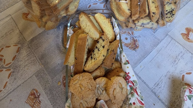 Aria di Natale a Perugia: Luca Giommini celebra l’arte pasticcera della moglie Lorena Paradisi