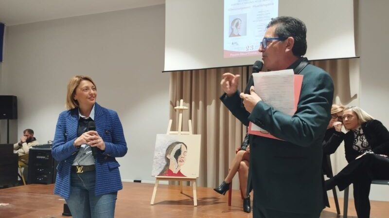 Pizzo. Evento per la Settimana mondiale contro la violenza sulle donne: il saluto della direttrice dei Musei civici Mariangela Preta