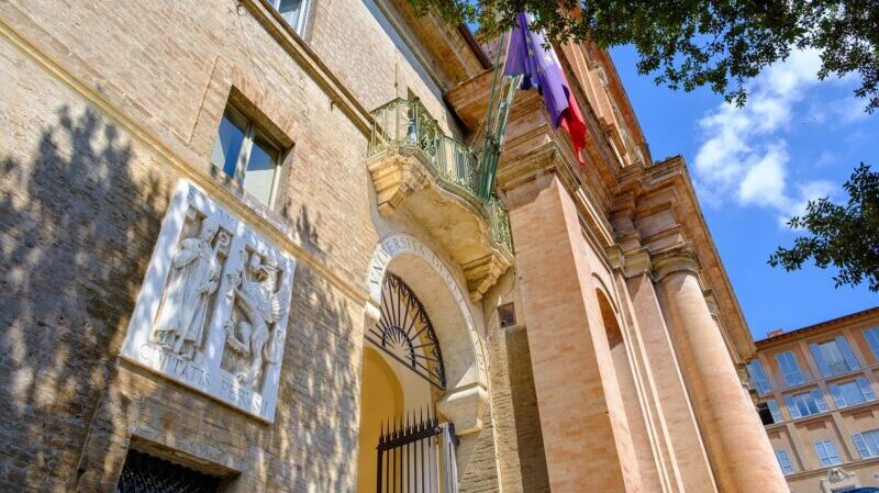 Università di Perugia: tradizione secolare e innovazione al servizio degli studenti Università di Perugia: tradizione secolare e innovazione al servizio degli studenti