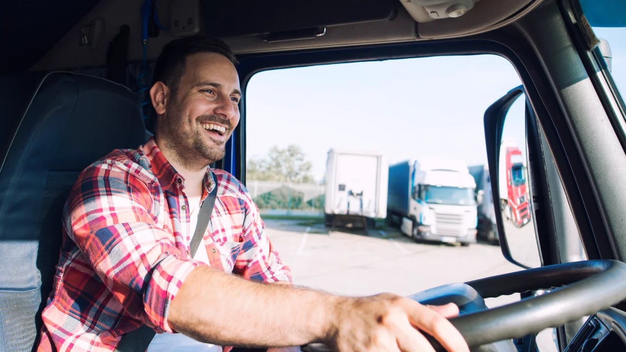 vita da camionista oggi cosa significa davvero vivere su strada