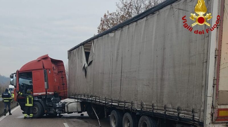 autoarticolato fuori controllo sulla perugia8211terni traffico rallentato da Laprimapagina.it autoarticolato fuori controllo sulla perugia8211terni traffico rallentato