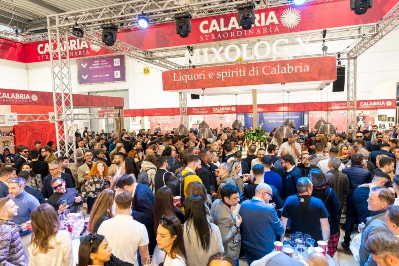 calabria protagonista al vinitaly 2026 oltre cento cantine e una presenza sempre pi249 strutturata da Laprimapagina.it calabria protagonista al vinitaly 2026 oltre cento cantine e una presenza sempre pi249 strutturata