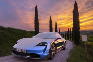 tour in supercar