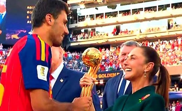 dal palco della finale al centro della scena chi 232 claudia sheinbaum la presidente del messico che ha premiato la spagna campione del mondo da Laprimapagina.it dal palco della finale al centro della scena chi 232 claudia sheinbaum la presidente del messico che ha premiato la spagna campione del mondo