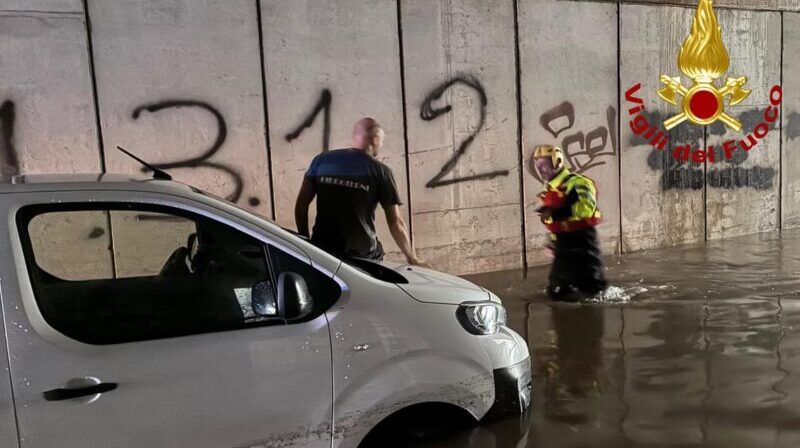 terni violento nubifragio all8217alba automobilista soccorso nel sottopassaggio allagato di borgo rivo da Laprimapagina.it terni violento nubifragio all8217alba automobilista soccorso nel sottopassaggio allagato di borgo rivo