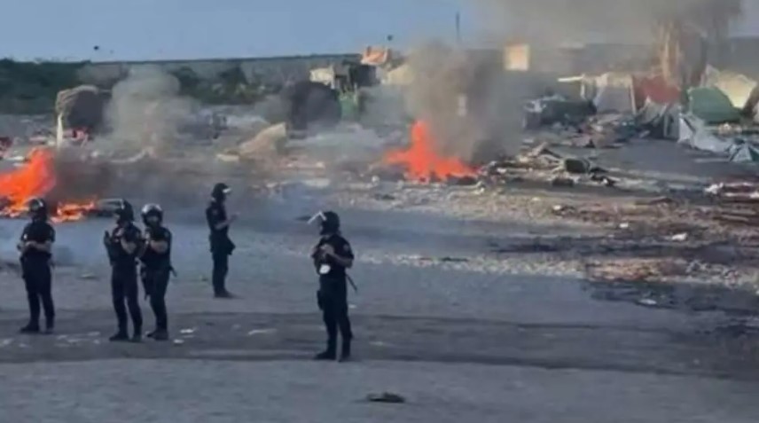 ceuta la tensione esplode scontri campi incendiati e la richiesta di far rientrare i migranti da Laprimapagina.it ceuta la tensione esplode scontri campi incendiati e la richiesta di far rientrare i migranti