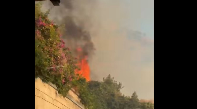 taormina vasto incendio minaccia abitazioni fiamme verso castelmola da Laprimapagina.it taormina vasto incendio minaccia abitazioni fiamme verso castelmola