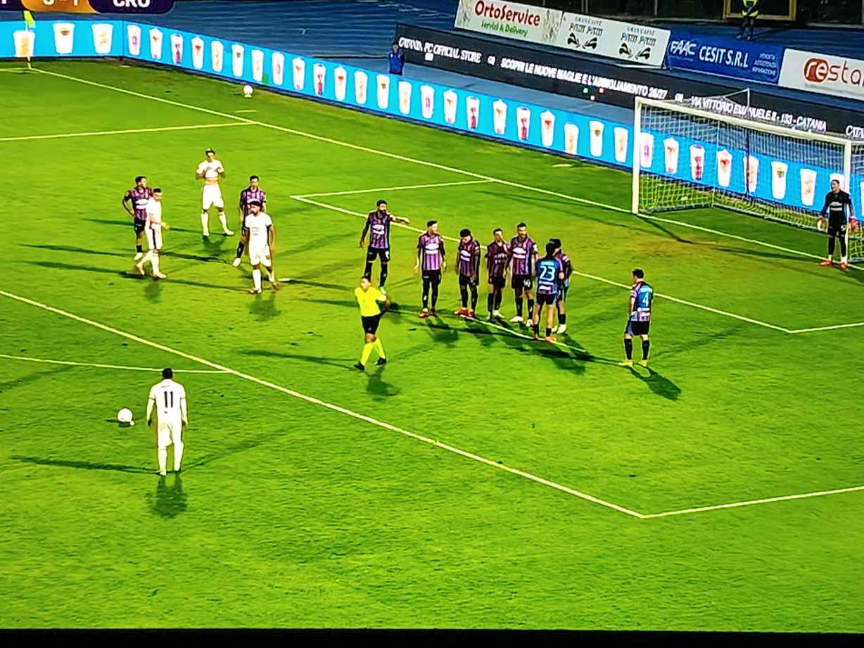 lega pro girone c ottava giornata il catania beffa il crotone con un rigore discutibile al 93esimo minuto da Laprimapagina.it lega pro girone c ottava giornata il catania beffa il crotone con un rigore discutibile al 93esimo minuto